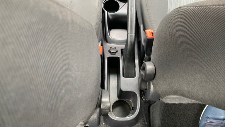 HYUNDAI i10 ACTIVE 5 DOOR HATCHBACK MANUAL ULEZ £20 ROAD TAX