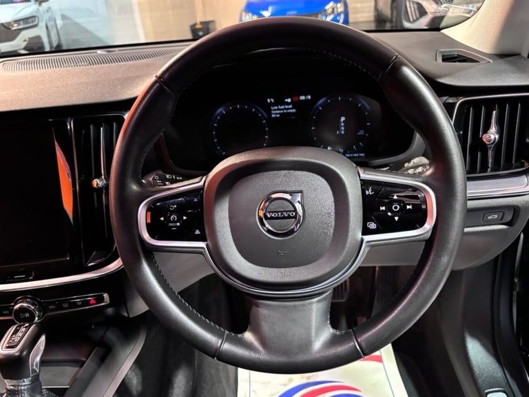 2019 19 VOLVO V60 CROSS COUNTRY 2.0 D4 PLUS ESTATE 5DR DIESEL AUTO AWD EURO 6 (S