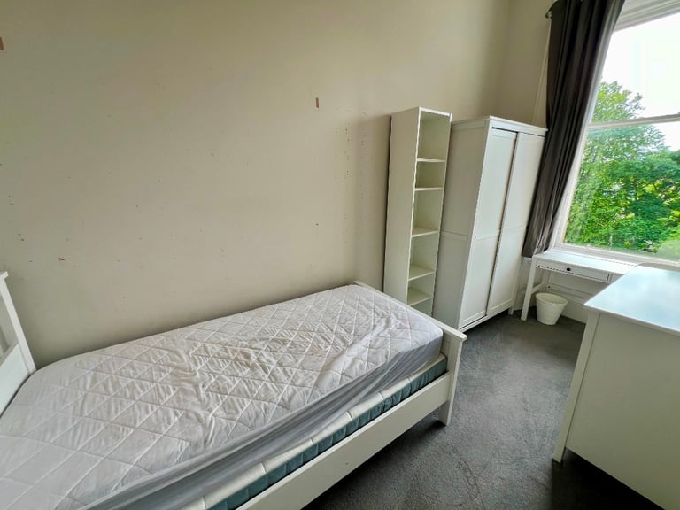 5 bedroom flat in Thirlestane Road, Marchmont, Edinburgh, EH9 1AS