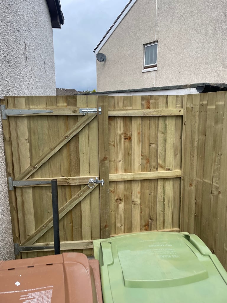 Fence and gate