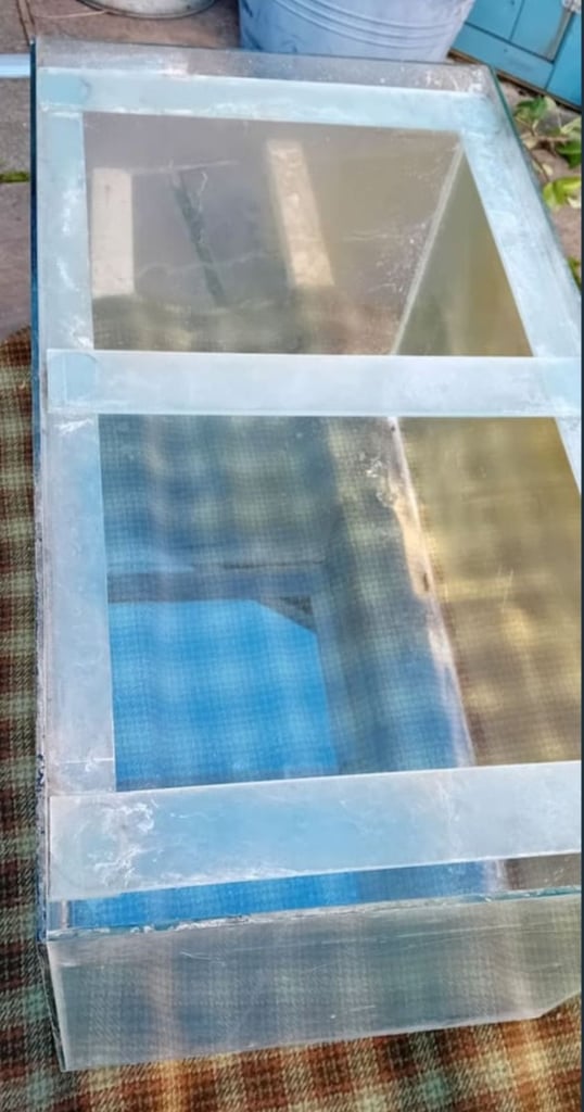 Large fish tank, with external filter, light and heater and 2 acylic sheet covers 200l.