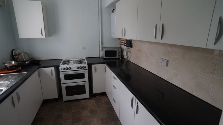 Double Room in Shared property near Big Train Station of Bournemouth