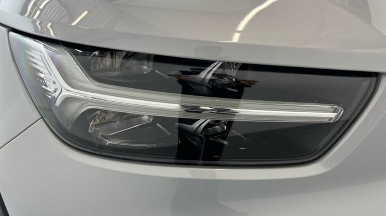 2021 Volvo XC40 R-Design, T3 automatic (Power Tailgate, Rear Park Assist) Estate Petrol Automatic