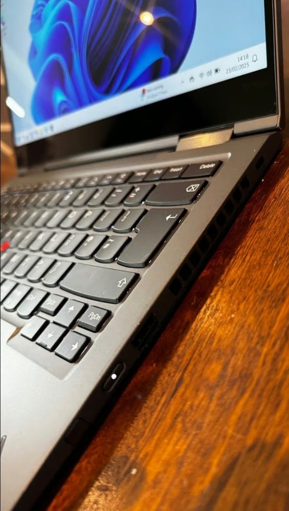 Lenovo laptop *Touch Screen* X1 Yoga 5th Gen, i7 4.9ghz, TBT3, Excel Cond, 16GB Ram, 512gb SSD