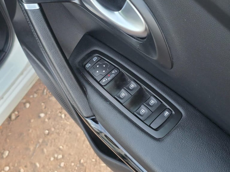 2019 Renault Kadjar 1.3 TCe Iconic SUV 5dr Petrol EDC Euro 6 (s/s) (140 ps) SUV Petrol Automatic