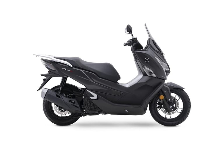 Voge SR1 Prestigious 125cc Scooter