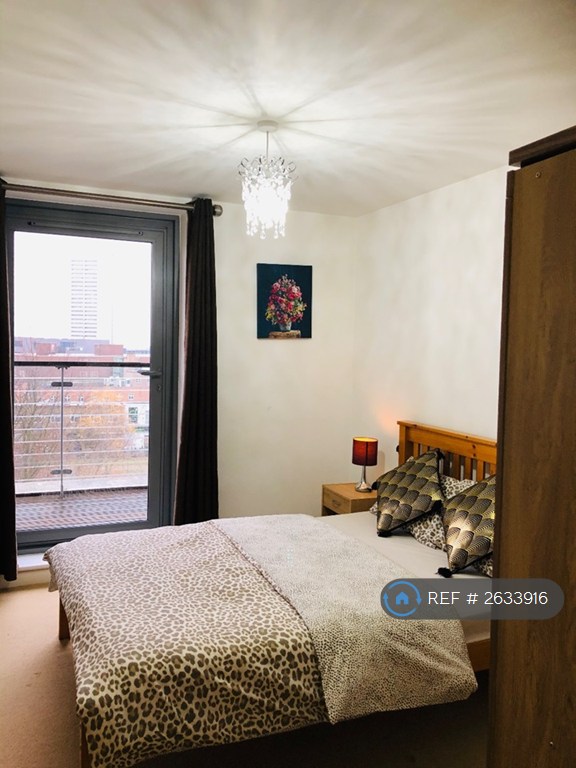 2 bedroom flat in Skyline, Birmingham, B1 (2 bed) (#2633916)