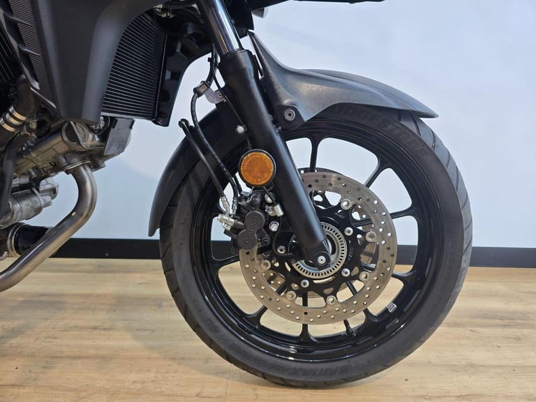 Suzuki V-Strom 650 Black 2020 - Centre Stand, Clear Screen **LOW MILEAGE**