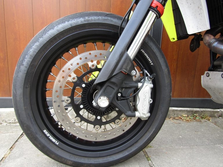 HUSQUVARNA SUPER MOTO 701 *ONLY 1400 MILES* S C EXHAUST * LOVELY * REDUCED* 