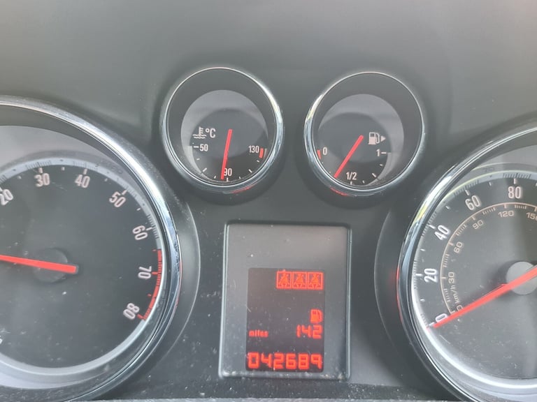 2014 Vauxhall Mokka 1.6i Exclusiv **LOW MILEAGE** HATCHBACK Petrol Manual