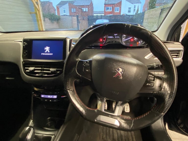 PEUGEOT 208 1.2 PureTech GT Line 2015