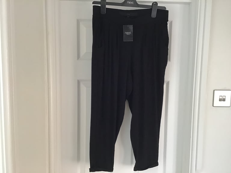 image for New Next three quarter length trousers size 12