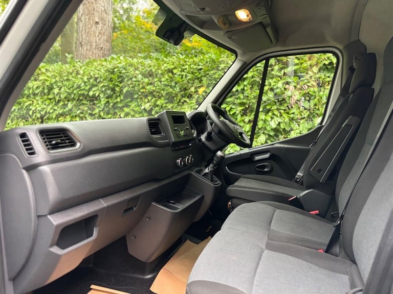 2021 Renault Master 2.3 dCi 35 Business+ FWD LWB Medium Roof Euro 6 4dr Panel Van Diesel Manual