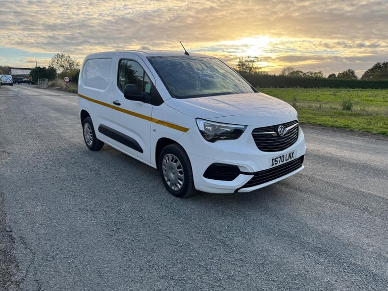 Vauxhall Combo 1.6 Turbo D 2300 Sportive Panel Van 4dr Diesel Manual ... 2020/70