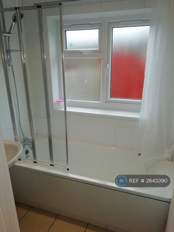 4 bedroom house in Lower City Road, Tividale, Oldbury, B69 (4 bed) (#2643390)