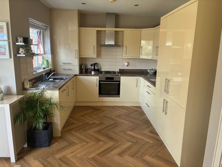 Kitchen doors, handles, kickboards etc