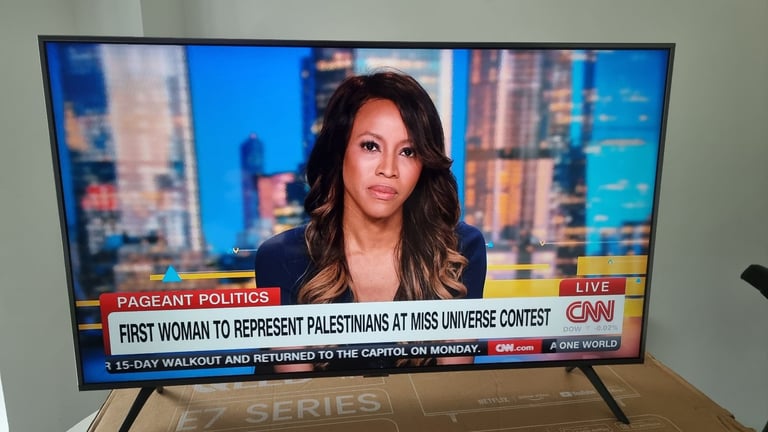 Samsung 43 INCH UE43RU7100 SMART 4K UHD HDR LED TV WITH WIFI FREEVIEW HD, TVPLUS 