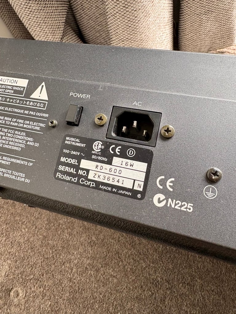 Roland RD-600 Digital Piano with Peavey Rage 158 Transtube Series Amplifier