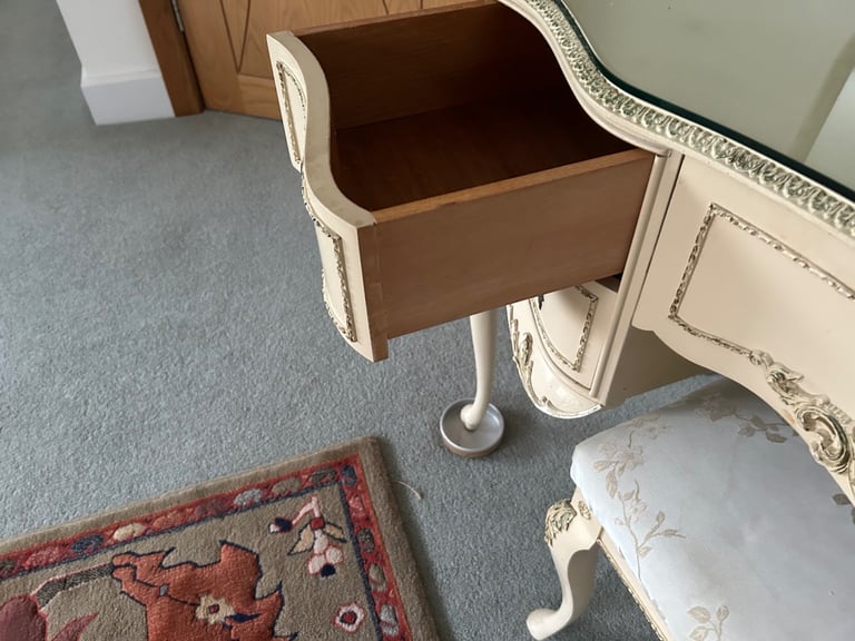Dressing table