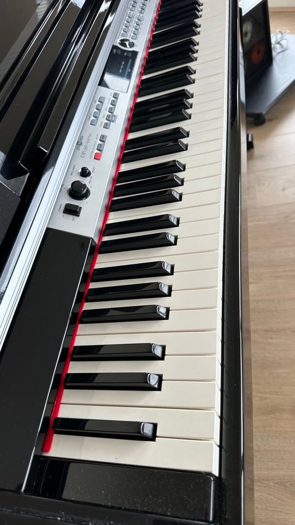 DP-60 Digital Piano by Gear4music, Gloss Black, 88 fully weighted hammer action
