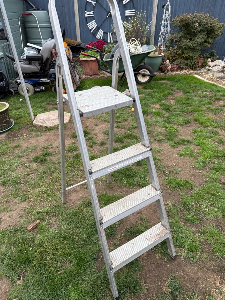 image for 4 step ladder 