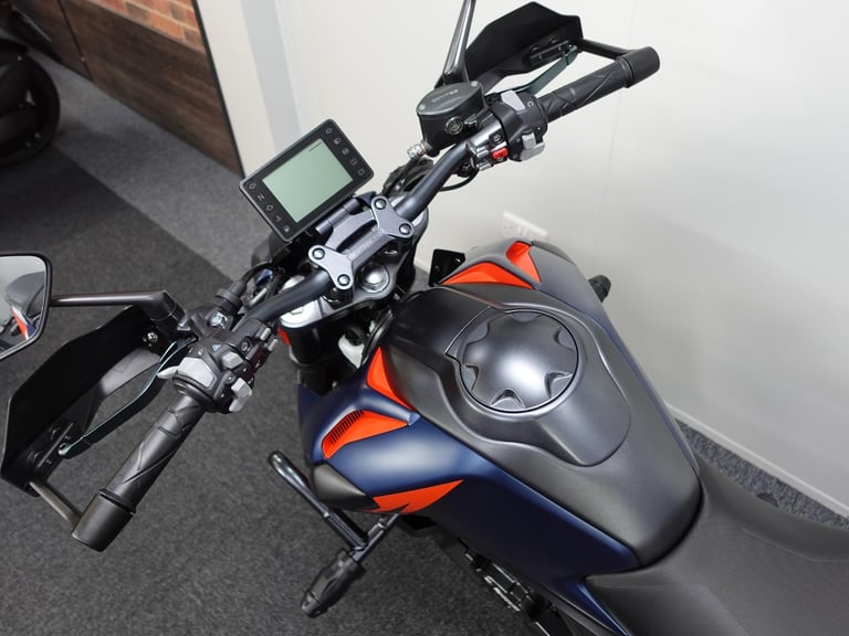 Zontes ZT125-U1 LCD. Stunning Hypermotard 125cc. Keyless & More!