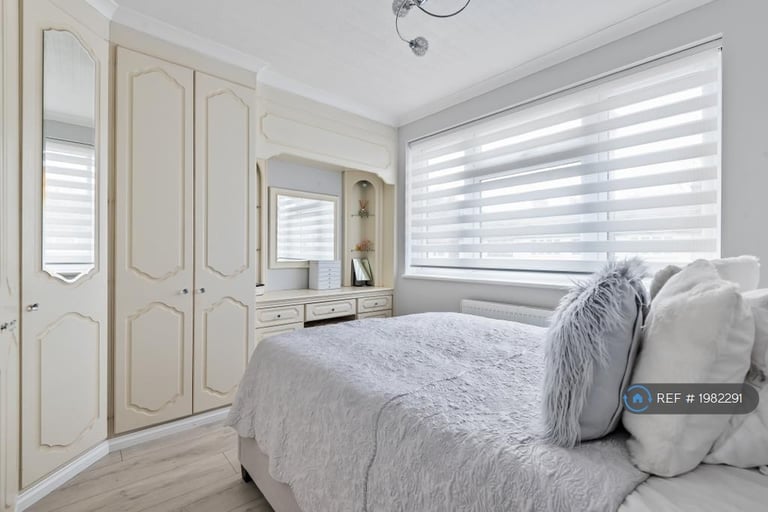 3 bedroom house in Richards Avenue, Romford, RM7 (3 bed) (#1982291)