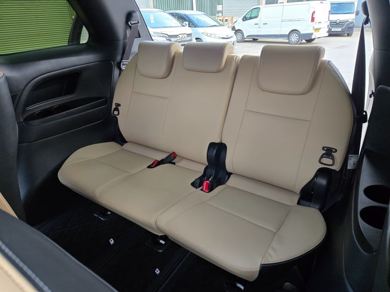 2017 Toyota Estima Aeras Premium leather pack  MPV Hybrid Electric Manual