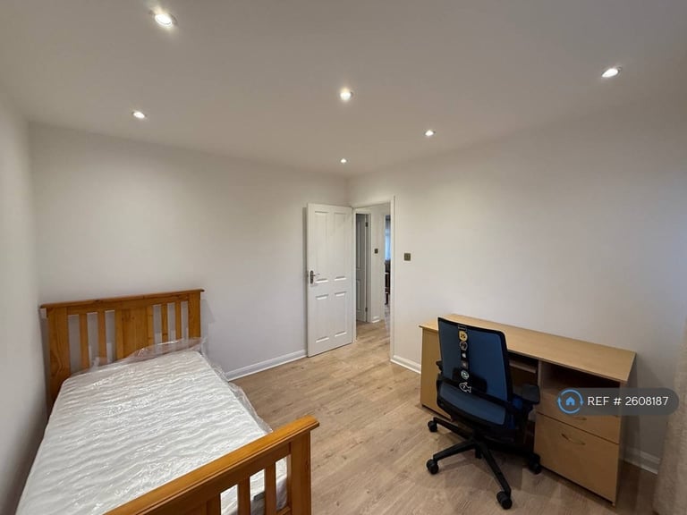 2 bedroom flat in Argyle Road, London, W13 (2 bed) (#2608187)