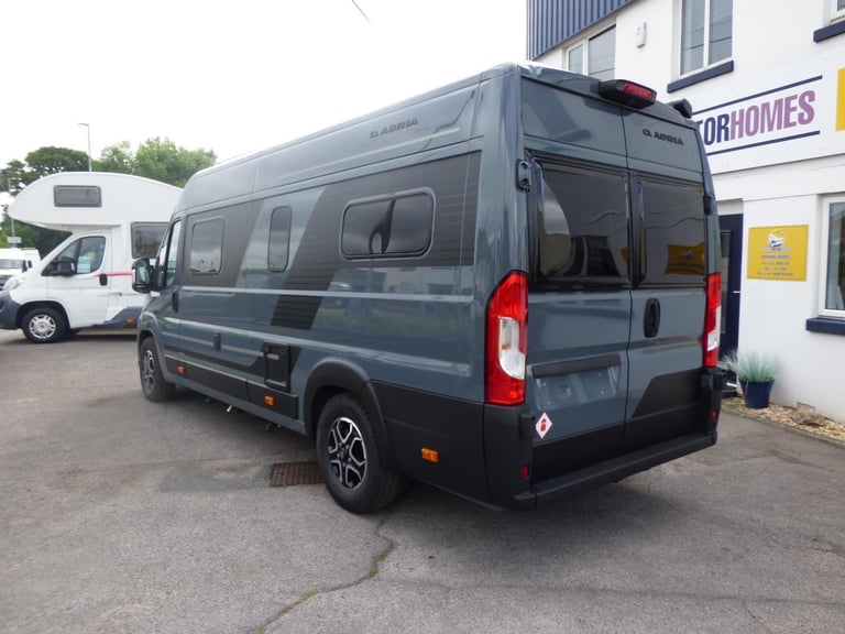Adria Twin Supreme 640 SGX DIESEL AUTOMATIC 2025