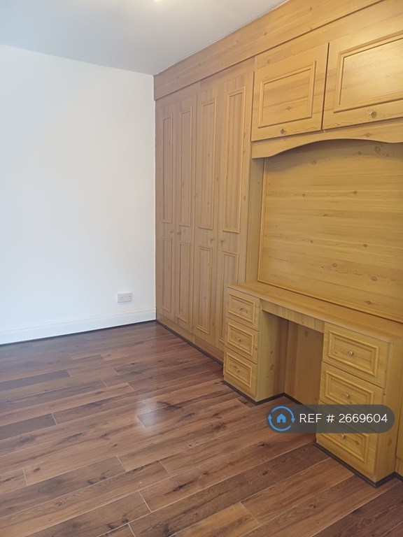 2 bedroom house in Lorne Street, Wigan, WN1 (2 bed) (#2669604)