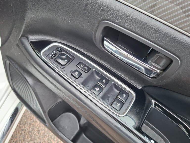 2021 21 Mitsubishi Outlander 2.4 PHEV Dynamic CVT Auto 4WD 13.8kWh. 1 Owner.