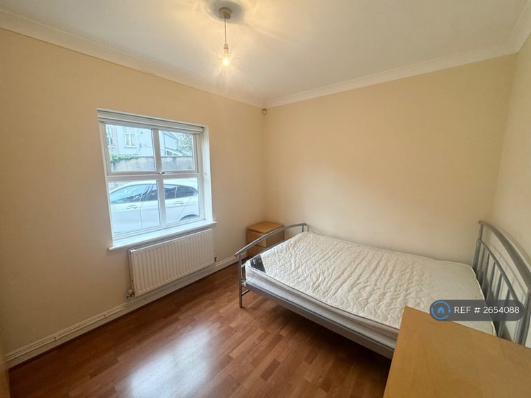1 bedroom flat in St. Josephs Court, Gabalfa, Cardiff, CF14 (1 bed) (#2654088)