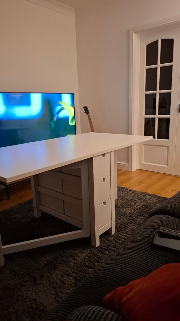 White dropleaf extending table