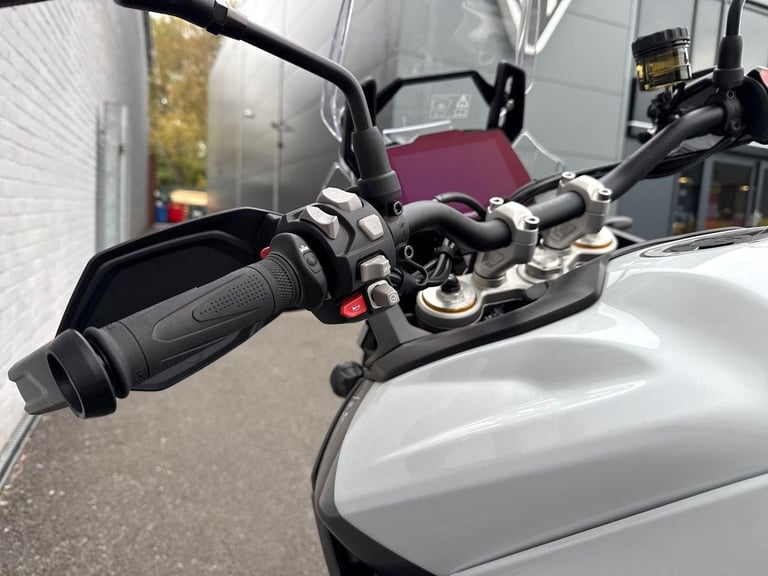 2025 Triumph Tiger 900 RALLY PRO STANDARD TWIN COLOUR Petrol white 6 Speed