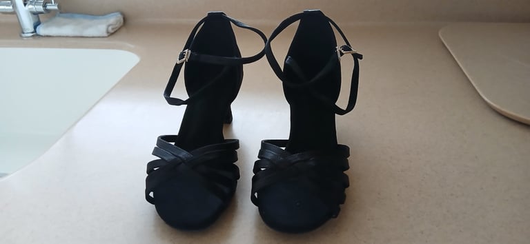 image for Size 4 Dance Shoes, Suede Heels