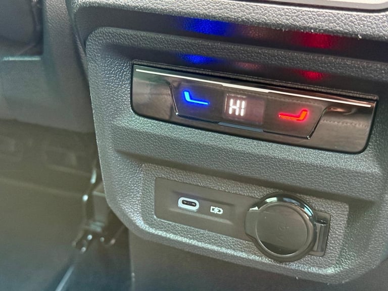 2023 Volkswagen TIGUAN R- Line Pan/r Cameras Full Service History heated steering