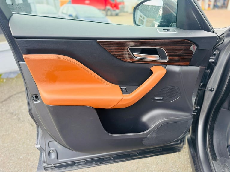 2017 Jaguar F-Pace 2.0d Portfolio 5dr Auto AWD ESTATE DIESEL Automatic