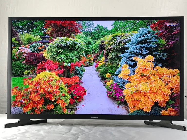 Samsung 32 Inch Smart full HD HDR LED TV WIFI- FREEVIEW- excellent condition