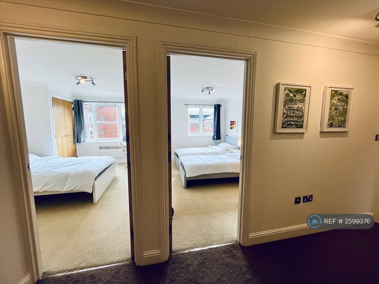 2 bedroom flat in Qube, Birmingham, B1 (2 bed) (#2599376)