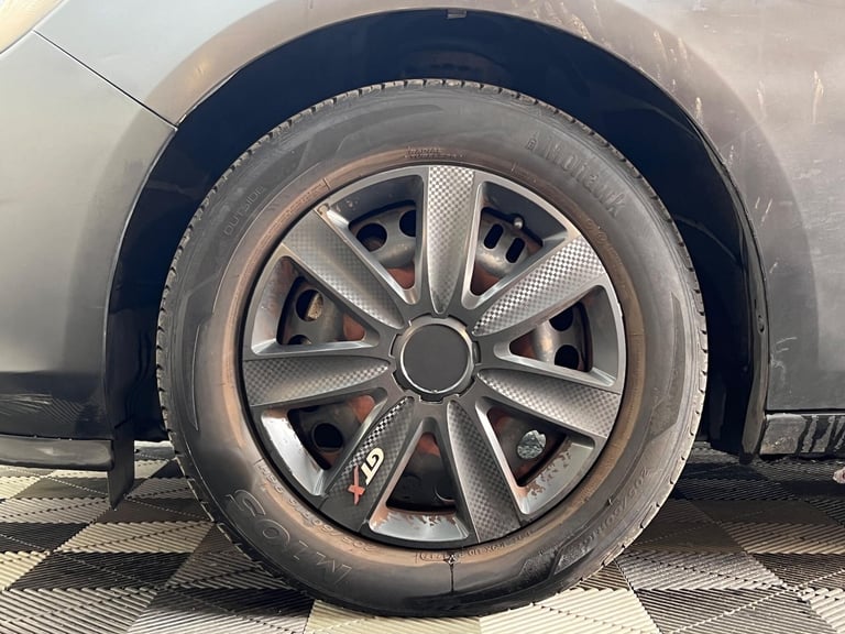 2011 Vauxhall Astra 1.6 16v Exclusiv Euro 5 5dr HATCHBACK Petrol Manual - Image 19