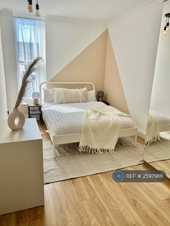 1 bedroom in Viola Close, Basildon, SS15 (#2597986)