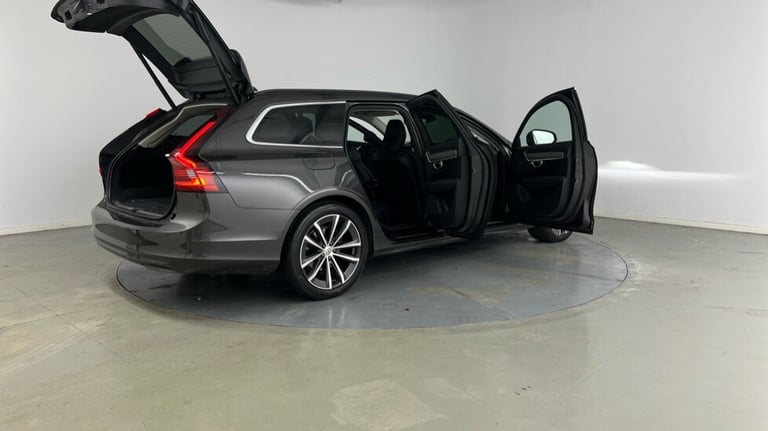 2021 Volvo V90 Momentum, B4 mild hybrid Estate Petrol Automatic