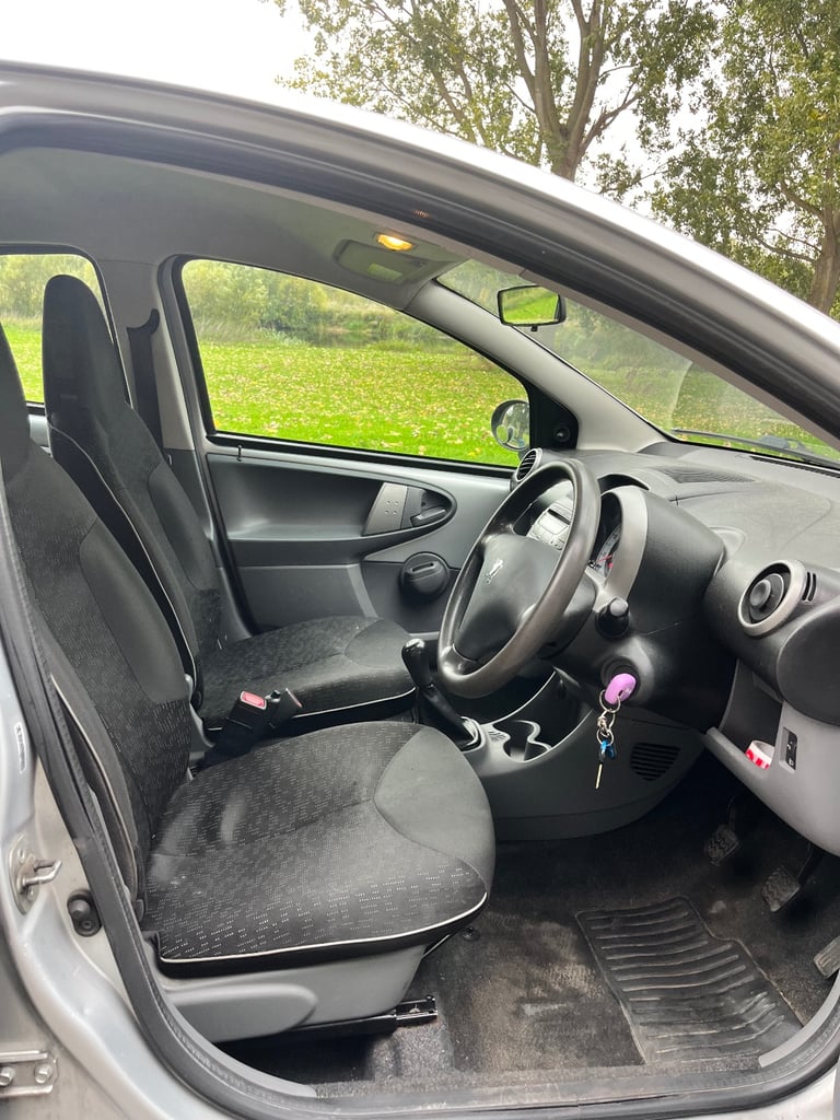 Peugeot, 107, Hatchback, 2011, Manual, 998 (cc), 5 doors