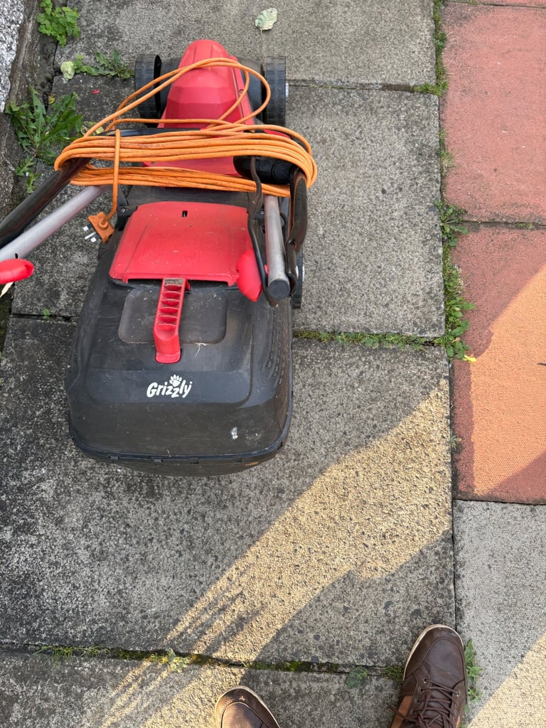 Electric lawnmower 