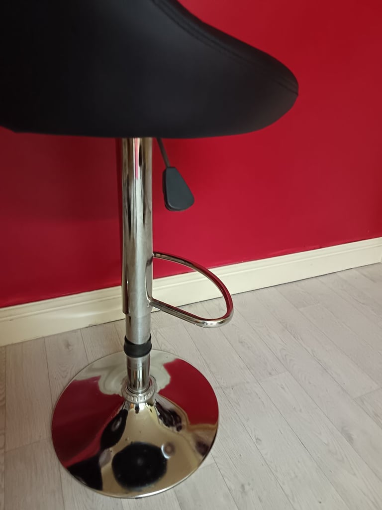 Gas lift bar stools 