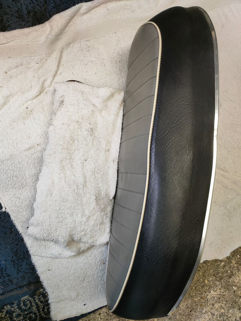 Triumph T120 1967 Seat