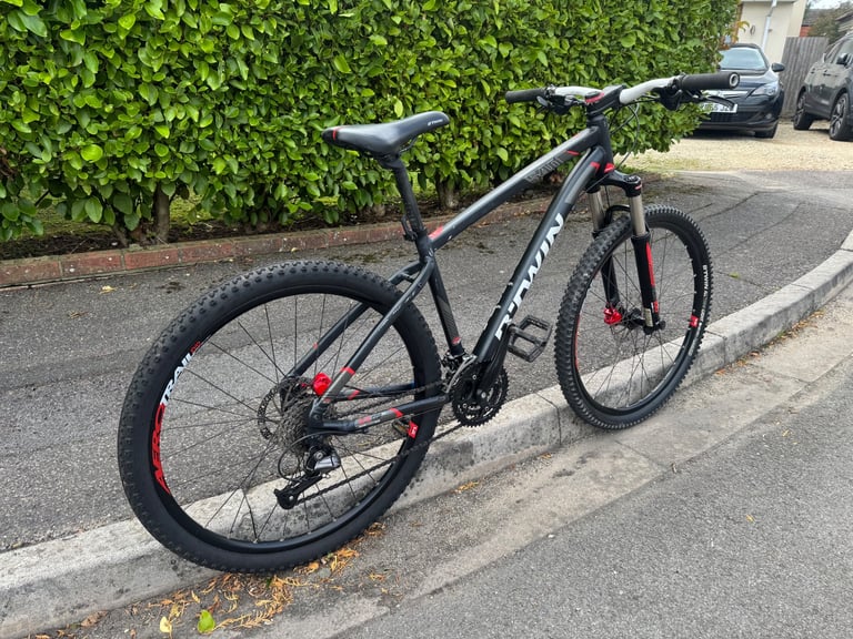 B-twin rockrider 540 medium frame 27.5 mountain bike 