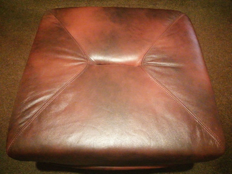 AS NEW SQUARE LEATHER LOOK PUFFA