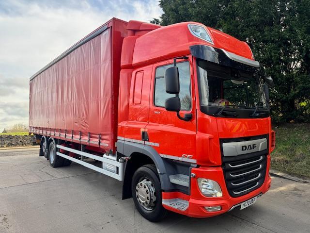 2020 70 DAF CF 320 E6 6x2 rear lift space sleeper cab 30ft curtain side tail-lif